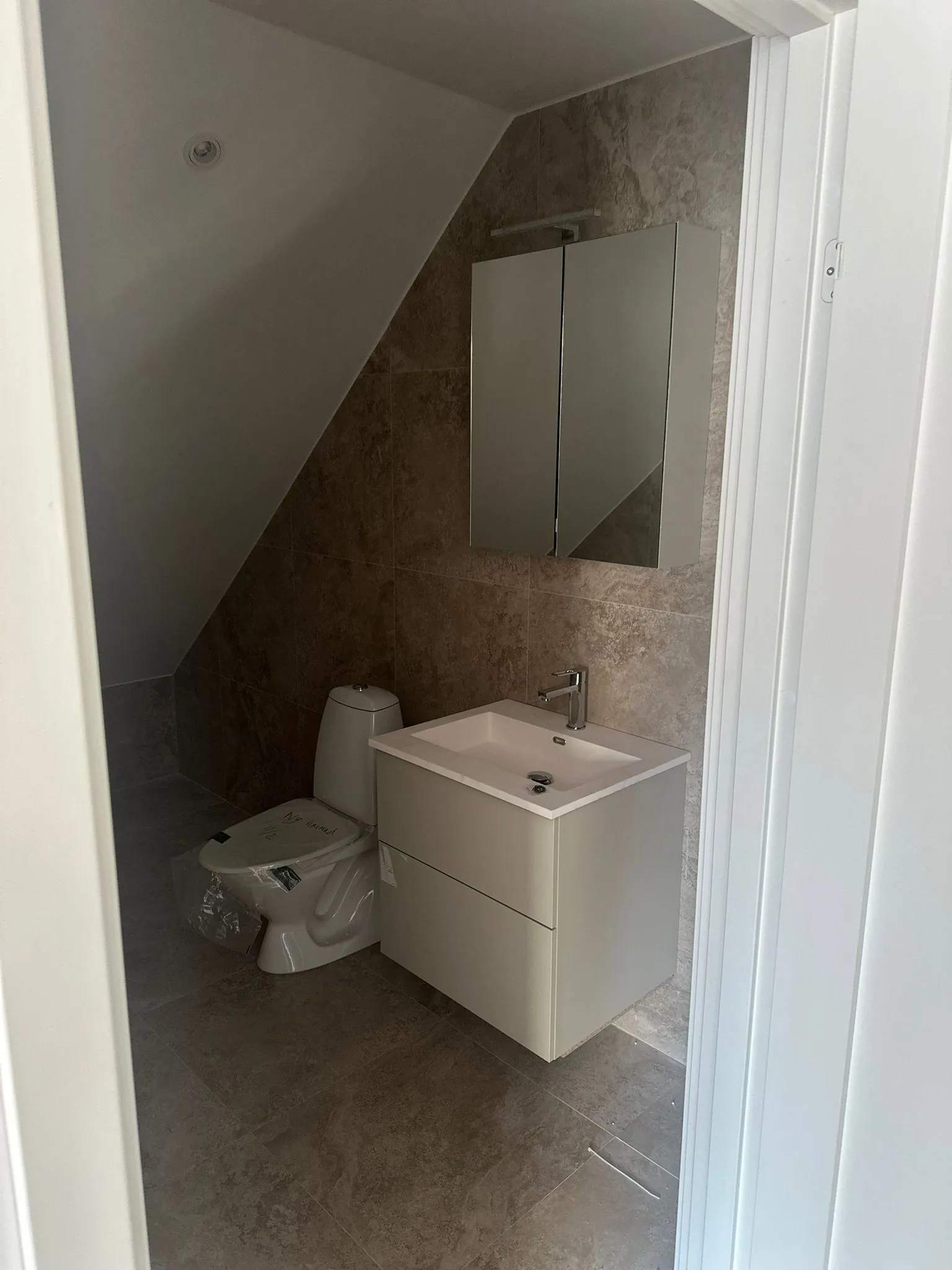 Badrumsinstallation kommod